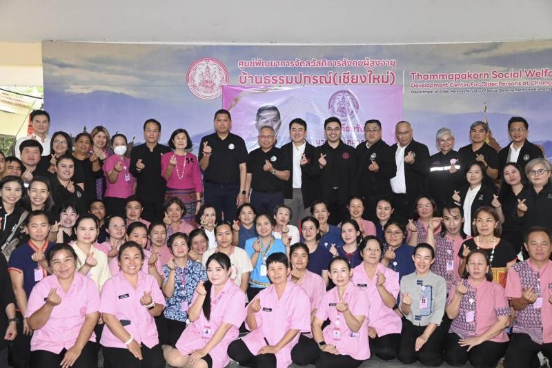 "นิกร" รมว.พม. เร�